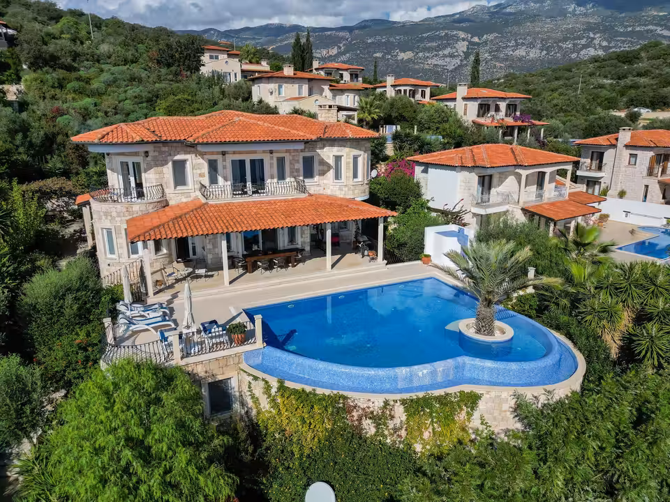 Deniz Manzaralı 5+2 Villa — Hisarönü, Fethiye — fotoğraf 1/5