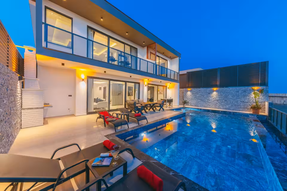 Kuşadası Kadınlar Denizi Satılık Butik Otel · 900 m² · havuz — fotoğraf 1/2