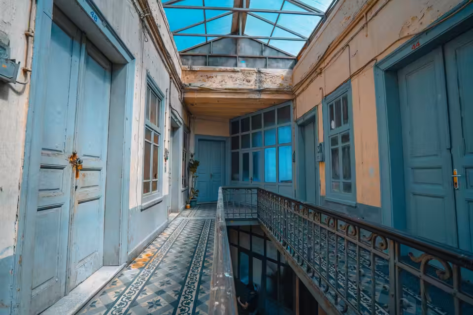 Bodrum Ortakent Satılık Satılık · 1.800 m² · cam çatılı pasaj — fotoğraf 1/5