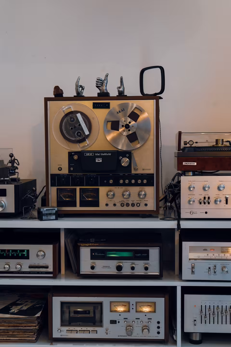 Makaralı teyp ve vintage hi-fi set — fotoğraf 1/3
