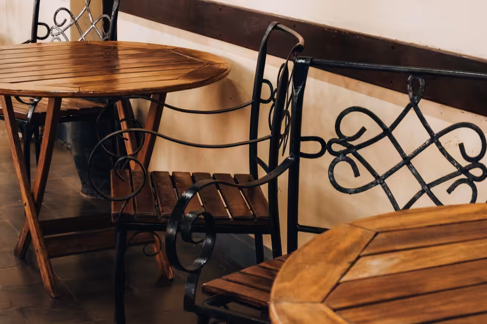Ferforje bistro masa ve sandalyeler — fotoğraf 1/1