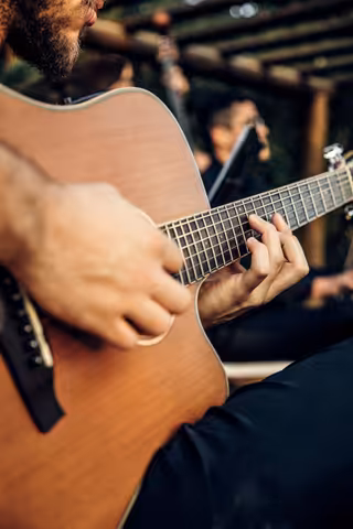 Akustik gitar, ladin kapak — iyi