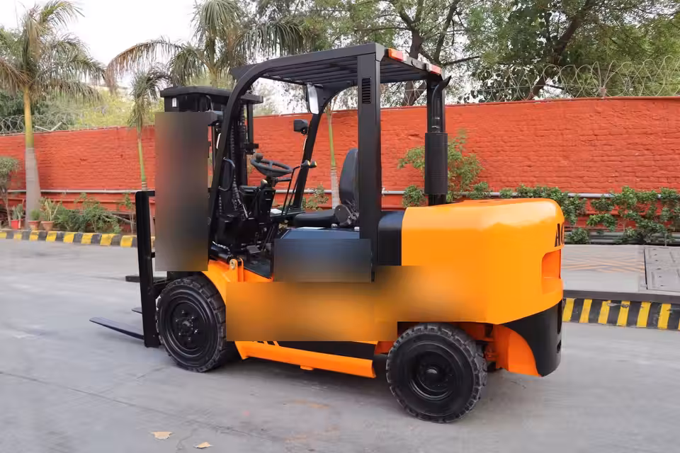 2022 model forklift, 4.380 çalışma saati — fotoğraf 1/2