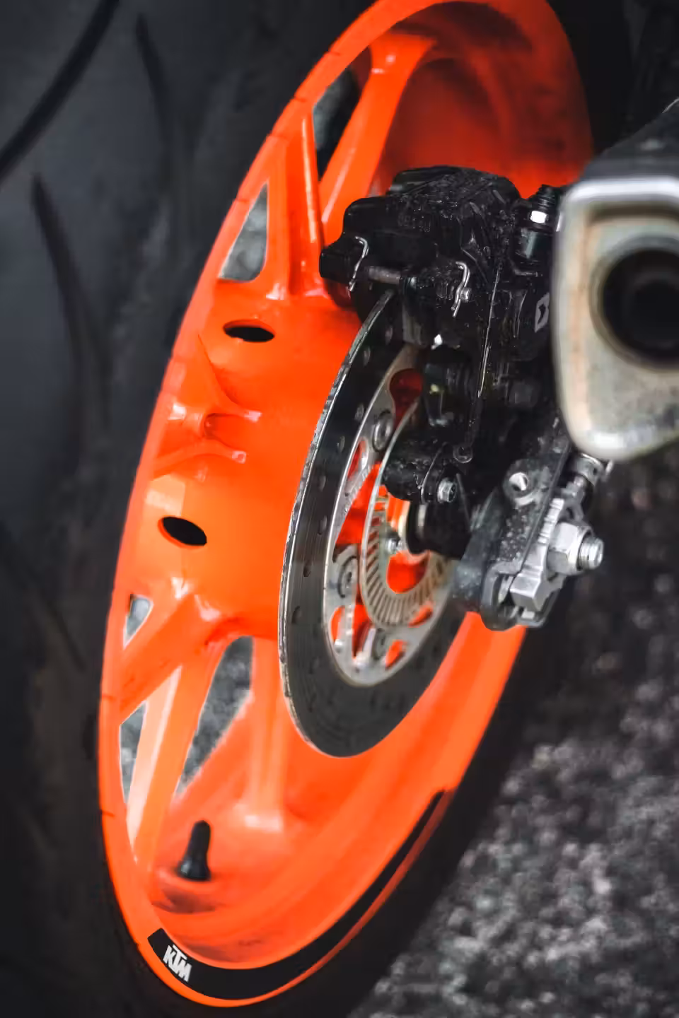 Turuncu dalgalı fren diski — Enduro motosiklet — fotoğraf 1/1