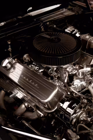 V8 motor + hava filtresi — Amerikan V8