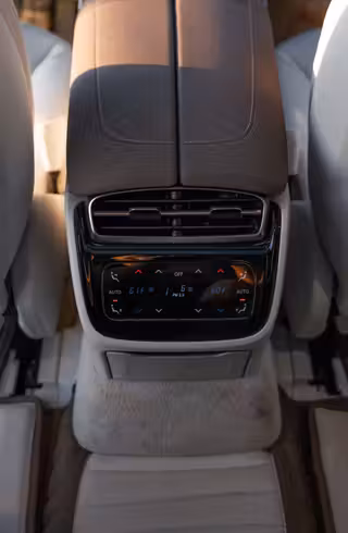Premium sedan arka klima kontrol paneli