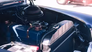 Akü + motor bölmesi bağlantıları — Klasik otomobil